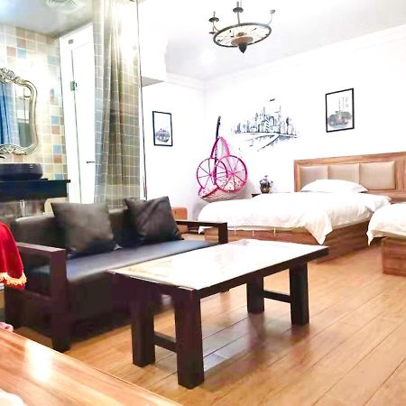 Fenghuang Little Bear Family Guest House Exterior photo