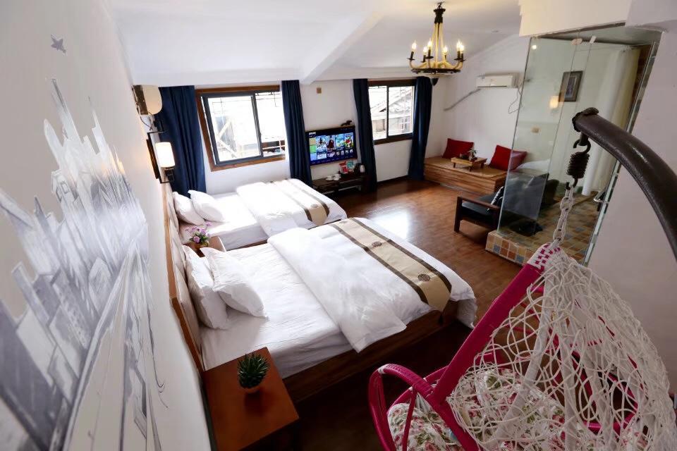 Fenghuang Little Bear Family Guest House Exterior photo