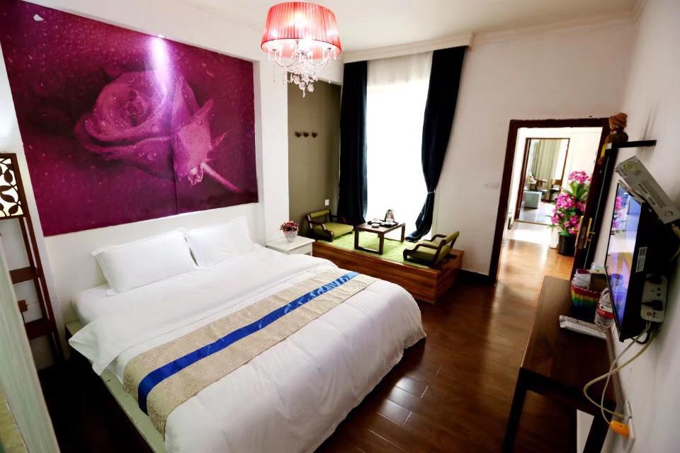 Fenghuang Little Bear Family Guest House Exterior photo
