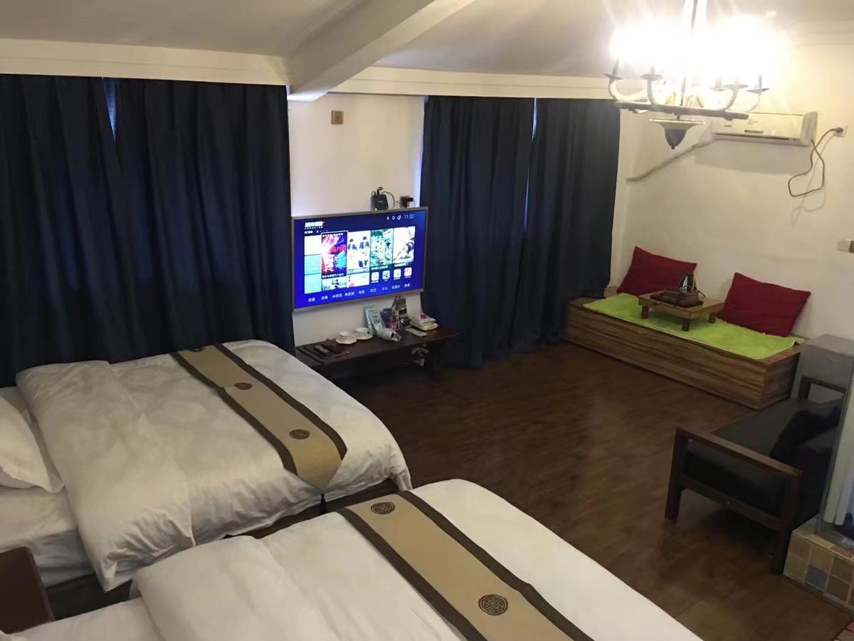 Fenghuang Little Bear Family Guest House Exterior photo