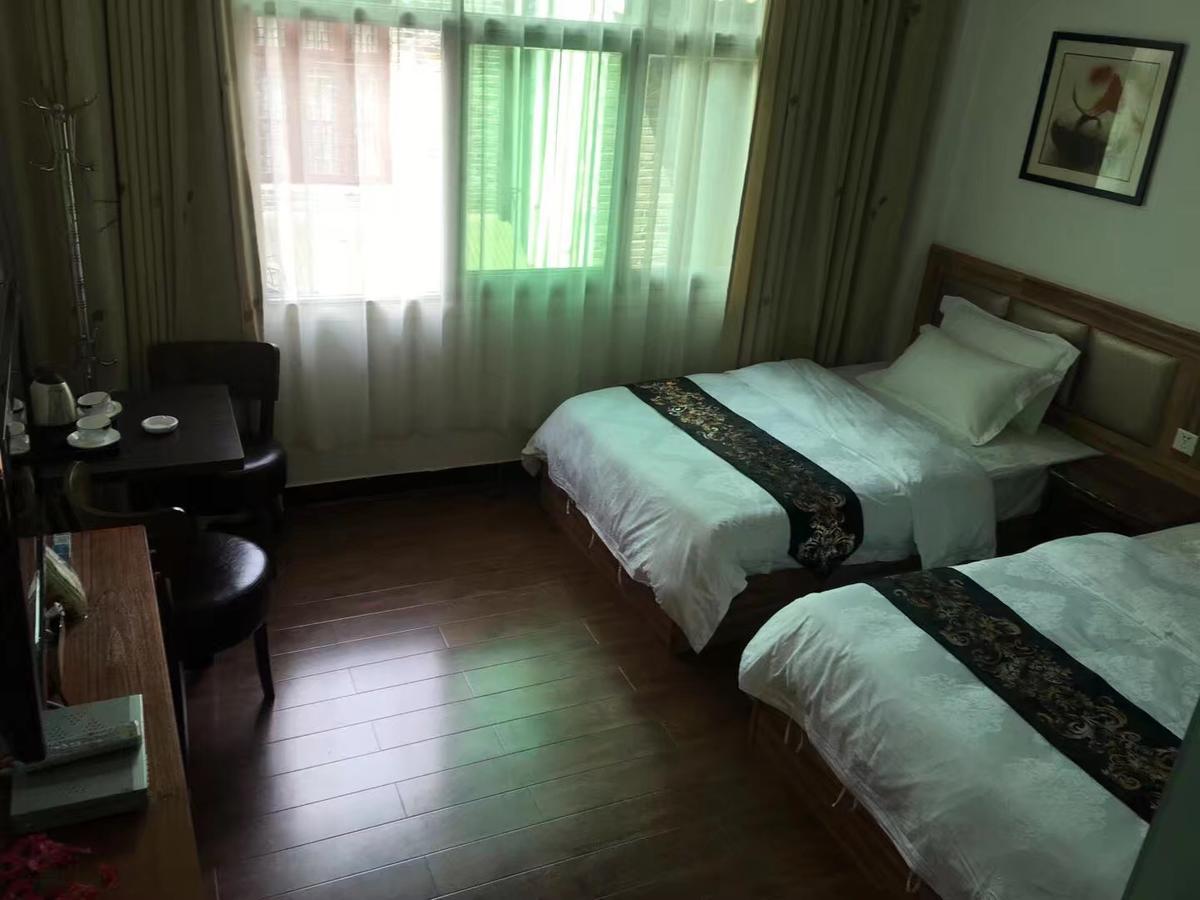 Fenghuang Little Bear Family Guest House Exterior photo