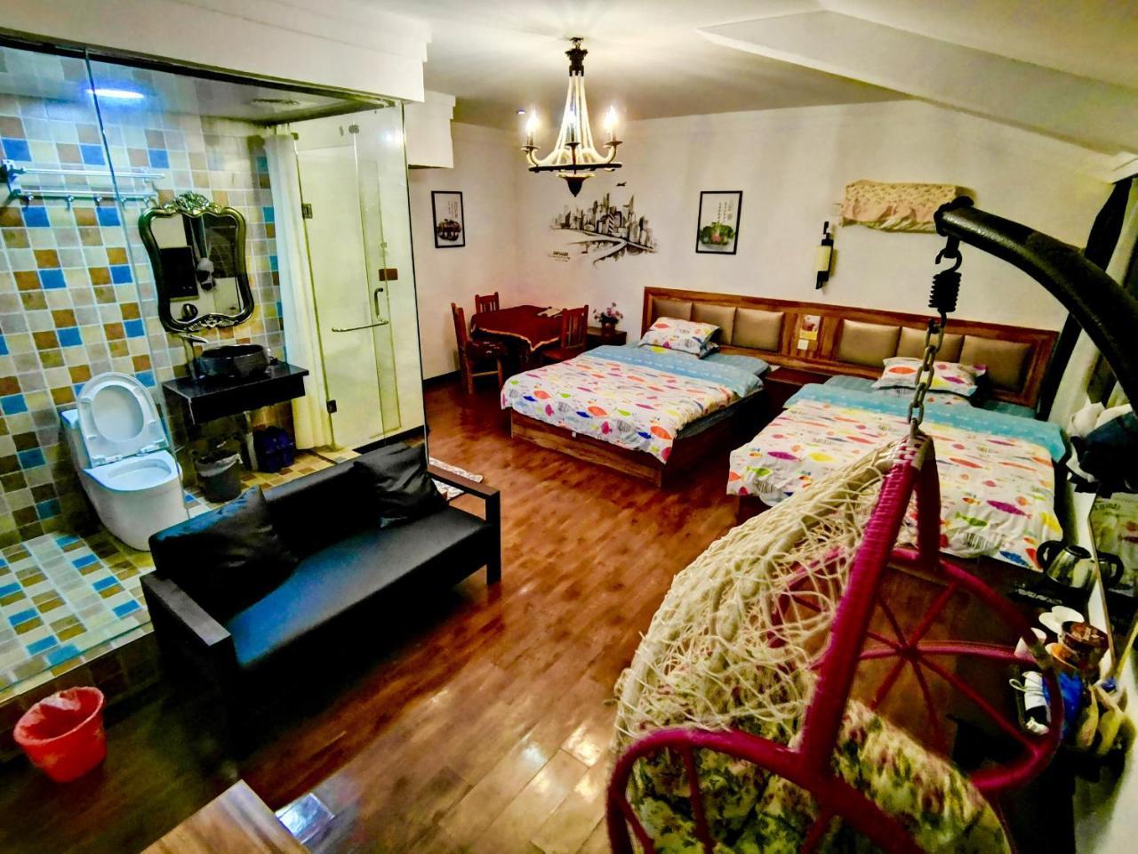 Fenghuang Little Bear Family Guest House Exterior photo