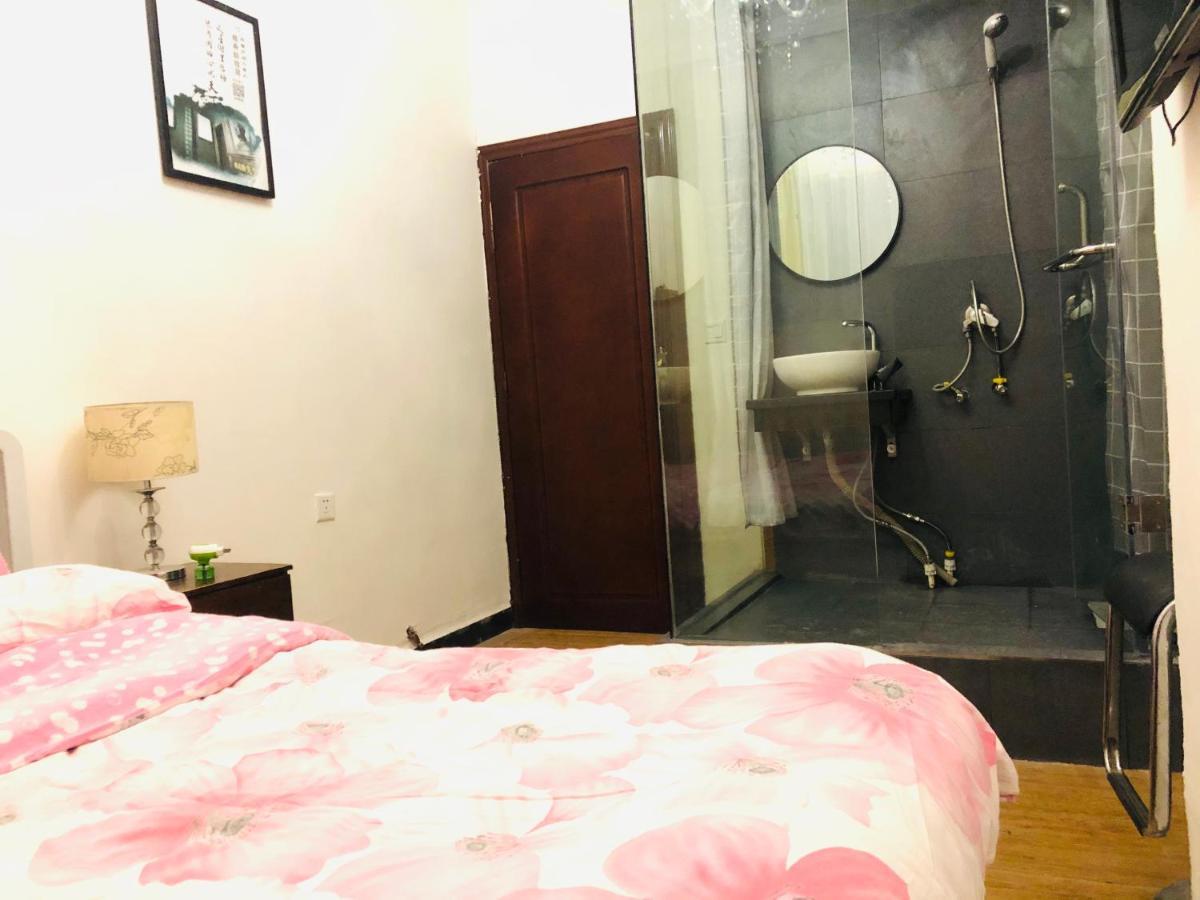 Fenghuang Little Bear Family Guest House Exterior photo